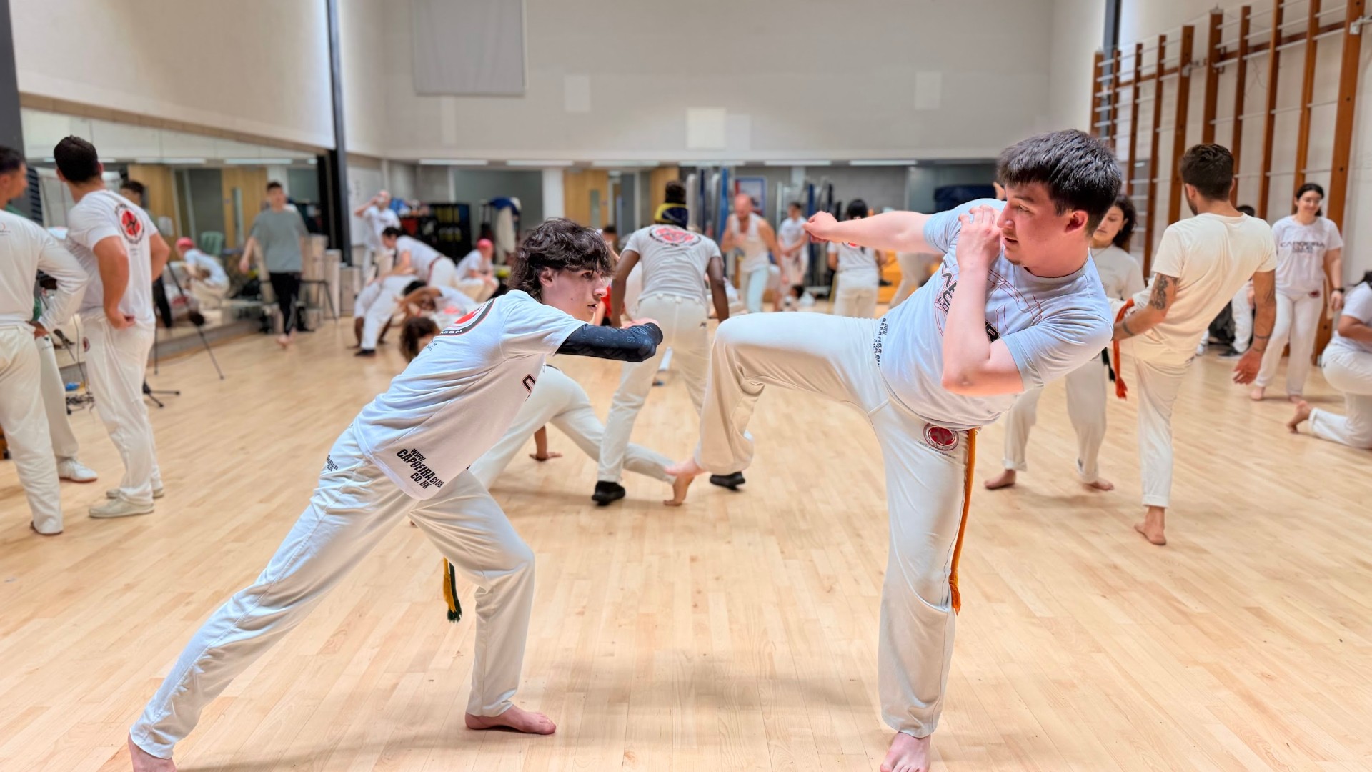 Teen capoeira class London